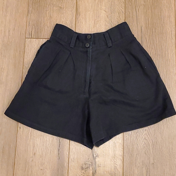 Bebe Black High Waisted Vintage Pleated Shorts - Picture 1 of 3